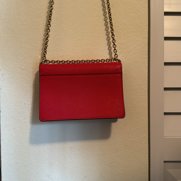 πΊπΊ Stunning  raspberry Furla with chain and leather cross body strap.πΊπΊ - Picture 3 of 13